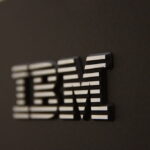 Ações da IBM despencam após Anthropic anunciar IA capaz de modernizar sistemas em COBOL. Entenda o impacto da inteligência artificial nos mainframes e no setor de tecnologia.